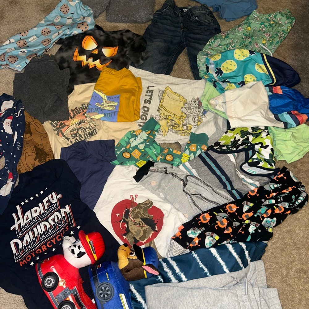 CLOTHING BUNDLE Size: 5T
